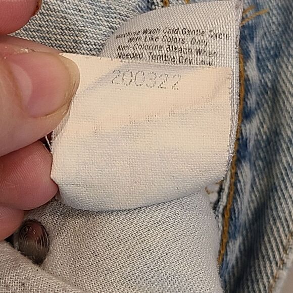 Vintage 90's Stonewashed High-Rise Mom Jeans By DKNY | 8 - Picture 13 of 13